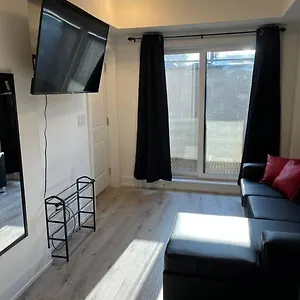 Lovely One Bedroom With Free Parking Apartment