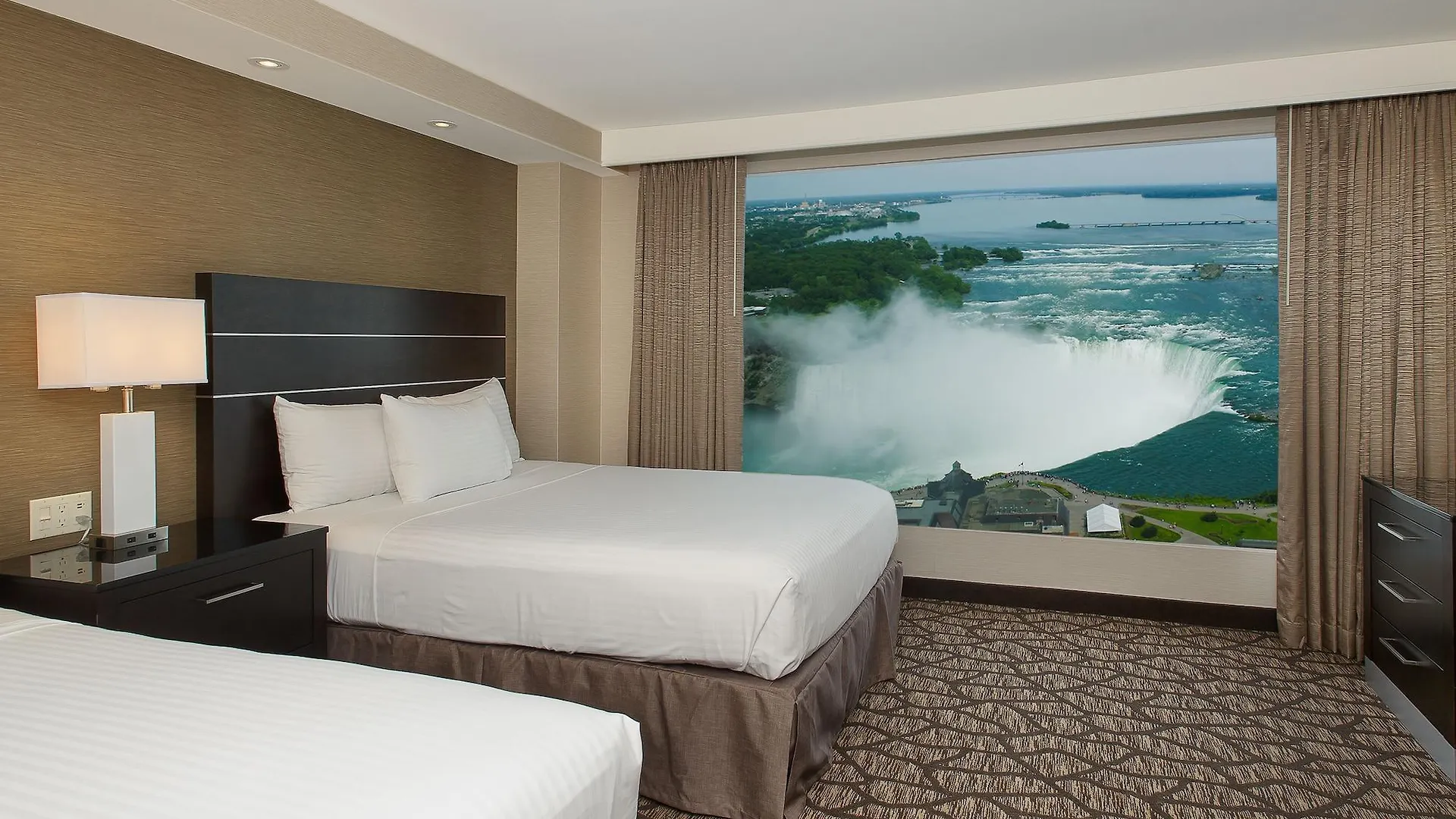 **** Hotel Embassy Suites By Hilton Niagara Falls/ Fallsview Canada