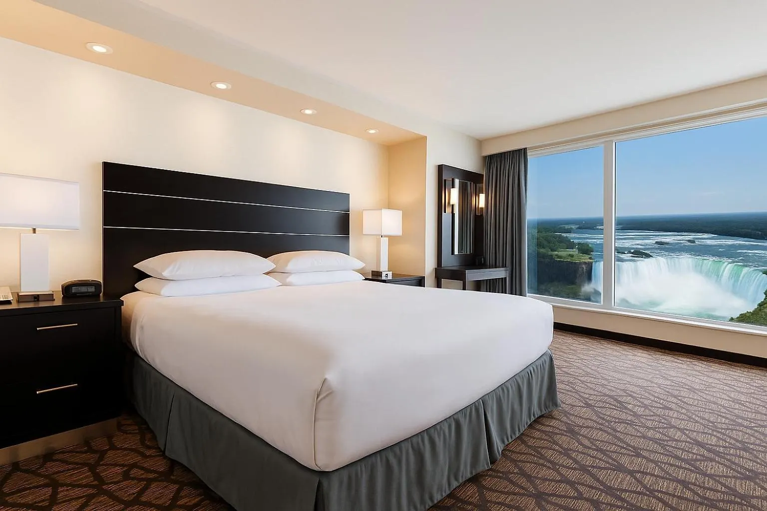 Embassy Suites By Hilton Niagara Falls/ Fallsview 4*,  Canada