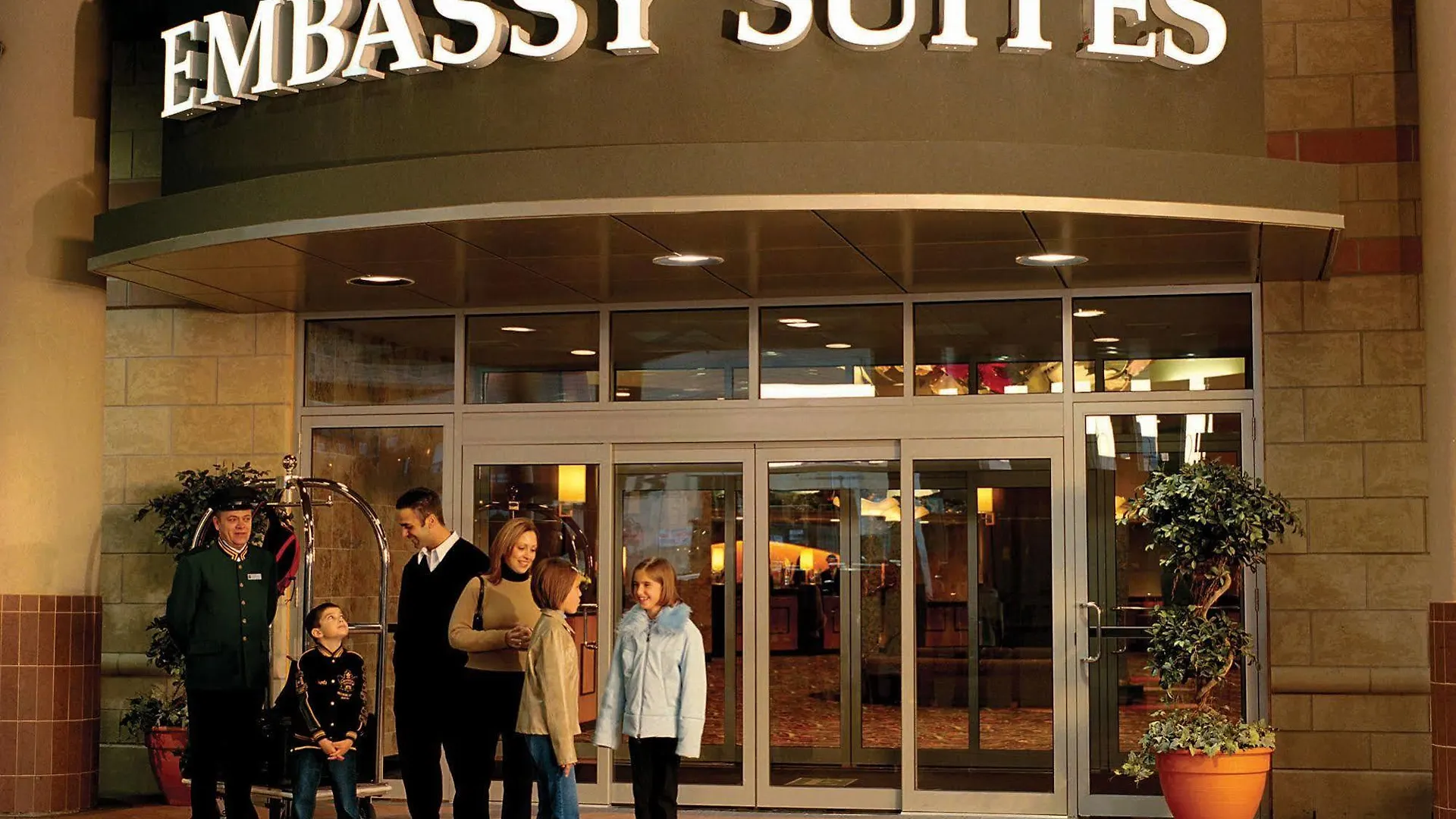 Embassy Suites By Hilton Niagara Falls/ Fallsview 4*,